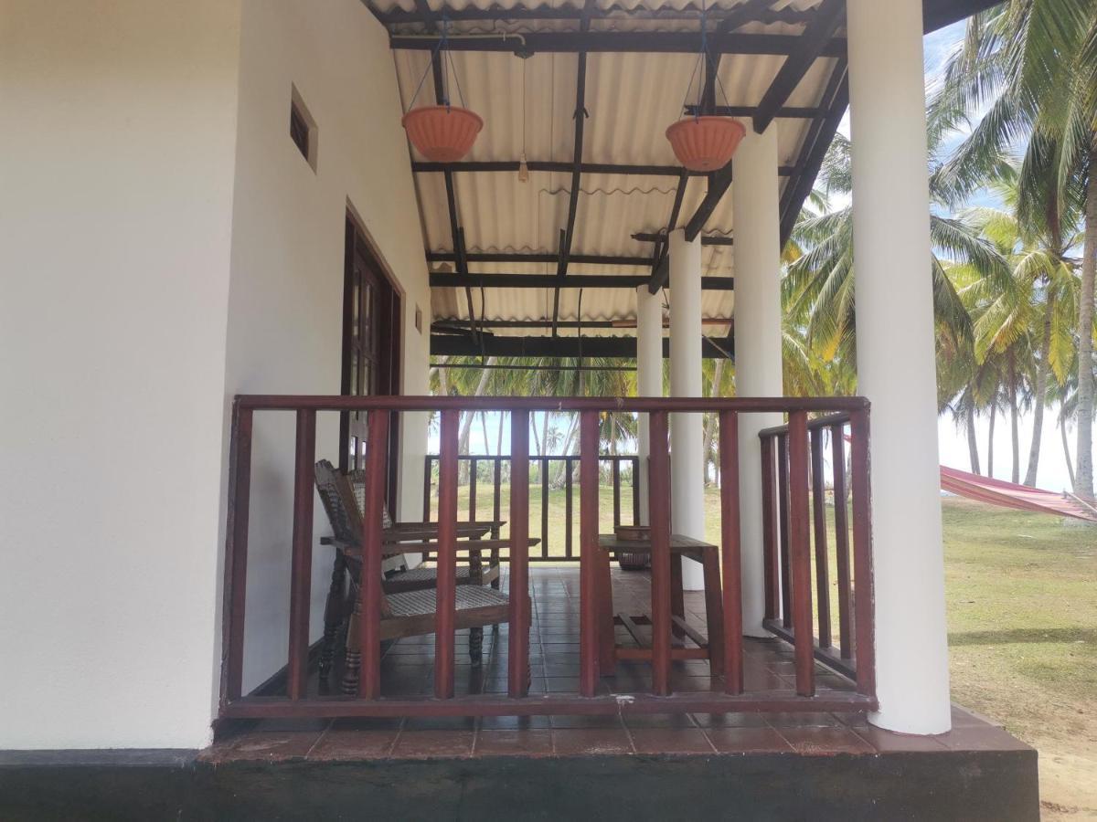 Helios Beach Resort Тангалле Екстер'єр фото