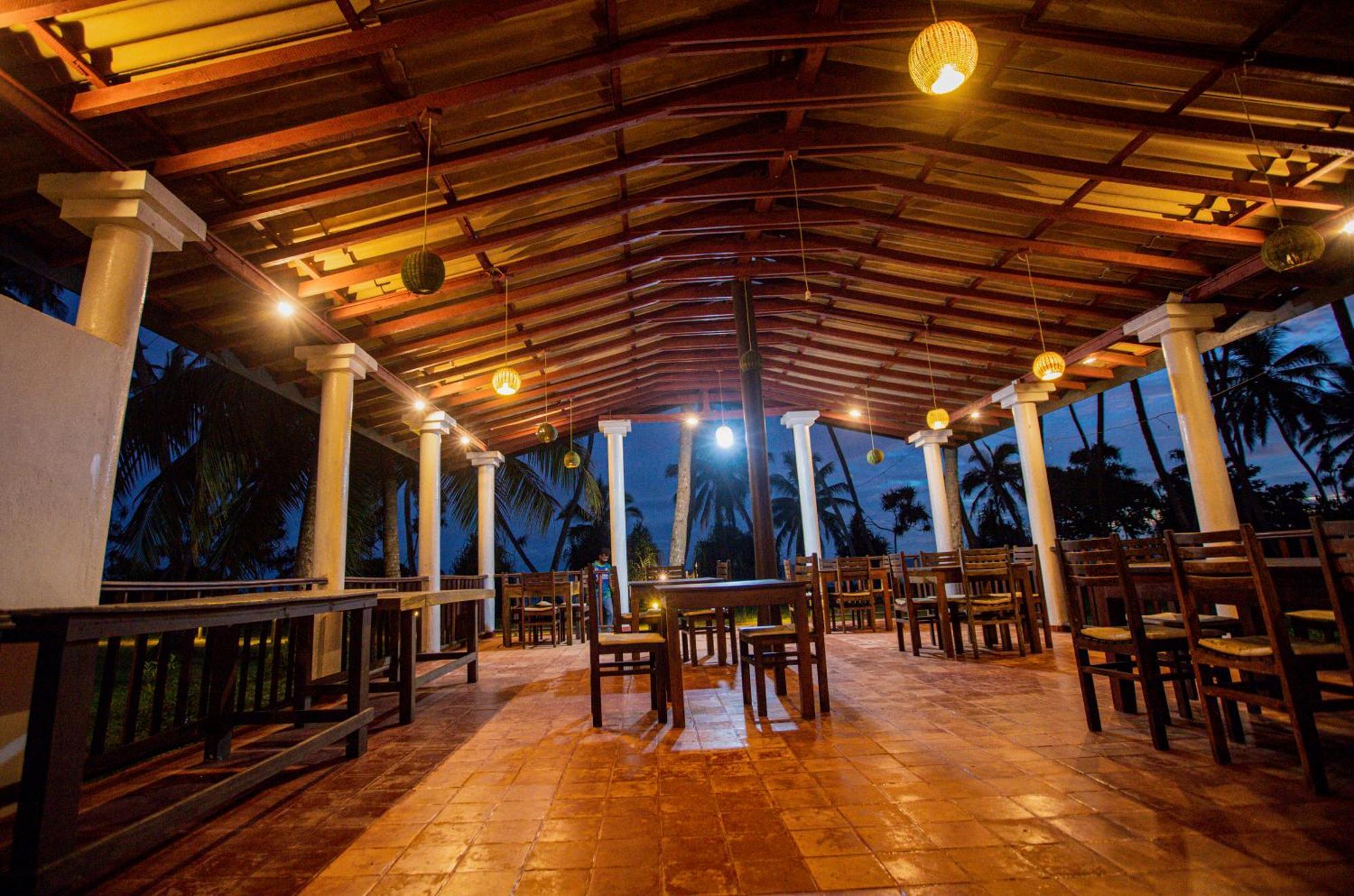 Helios Beach Resort Тангалле Екстер'єр фото
