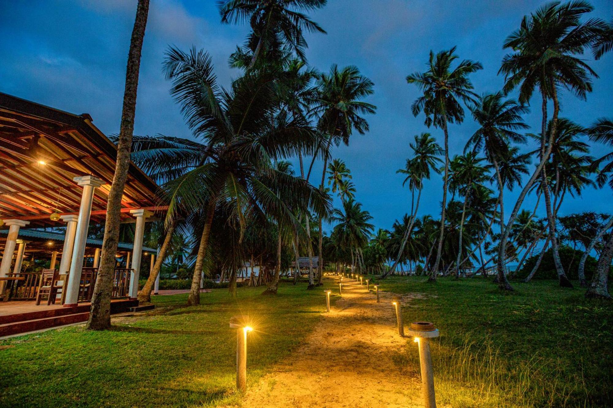 Helios Beach Resort Тангалле Екстер'єр фото